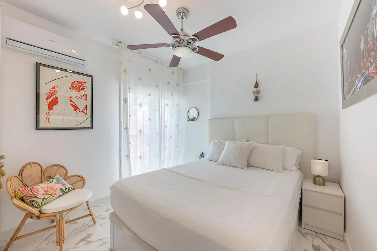 Modern 1 Bedroom Apartment, Steps From The Sea & Downtown ماربيا