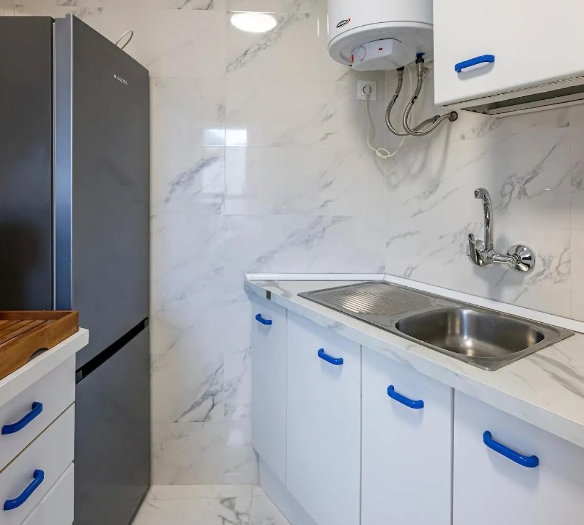 Modern 1 Bedroom Apartment, Steps From The Sea & Downtown ماربيا شقة