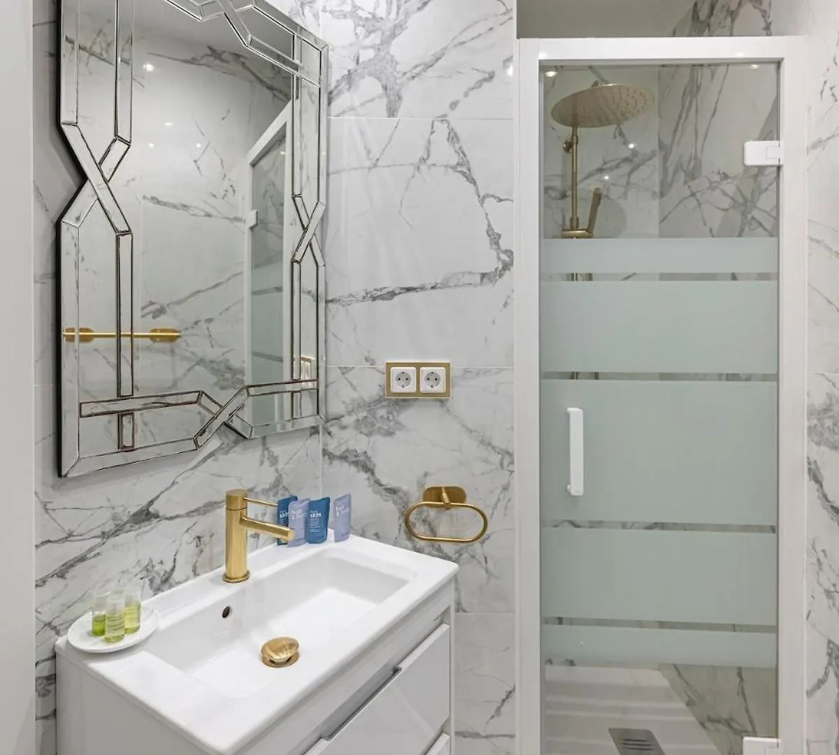 شقة Modern 1 Bedroom Apartment, Steps From The Sea & Downtown ماربيا